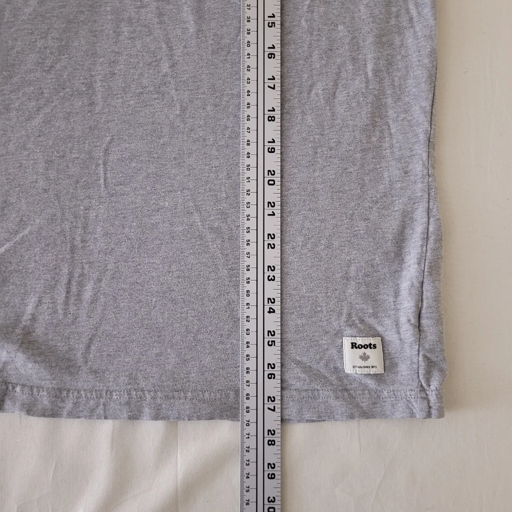 Roots Canada Mens L Gray Graphic Print T-Shirt Varsity Casual Athleisure Classic
